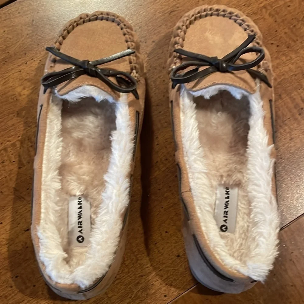 AIRWALK Girls Sherpa Lined Slippers - size 2
